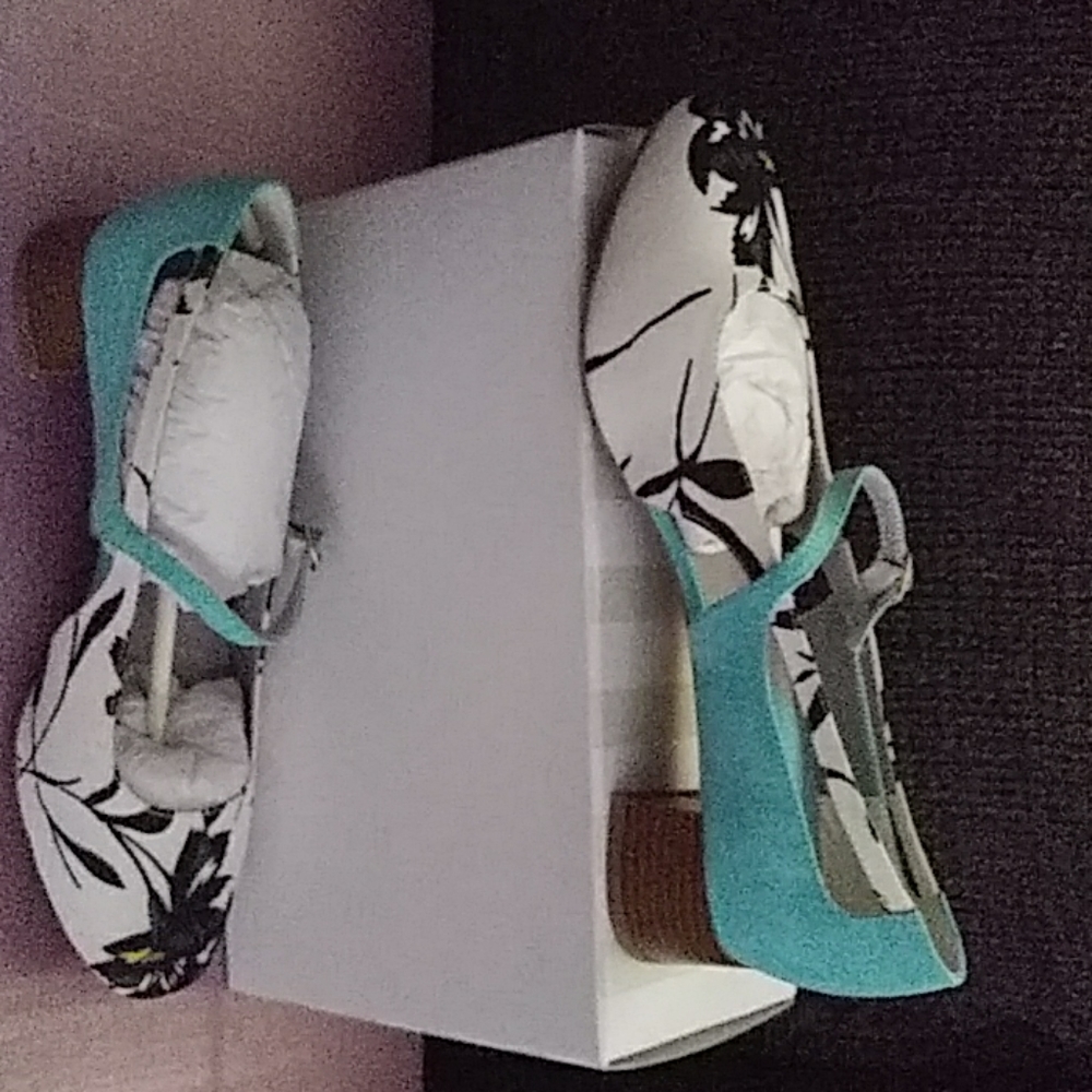 Shoe - Picture 2 of 2